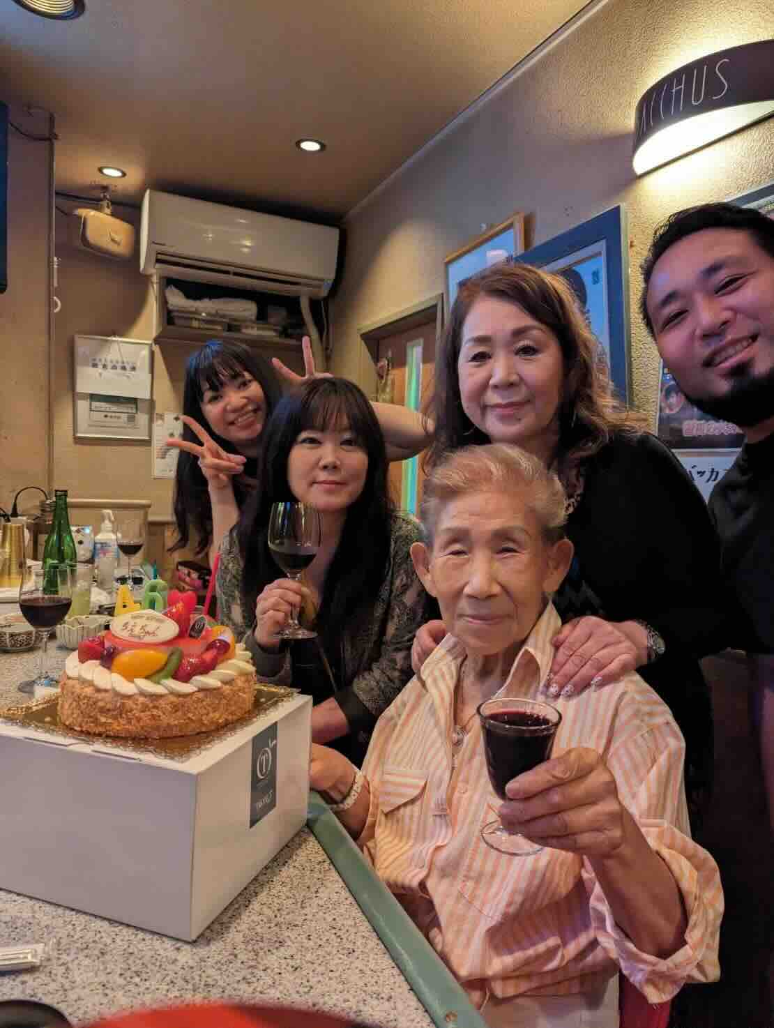 蒲田スナック「バッカス」｜創業60年の老舗で楽しむママの手料理と飲み